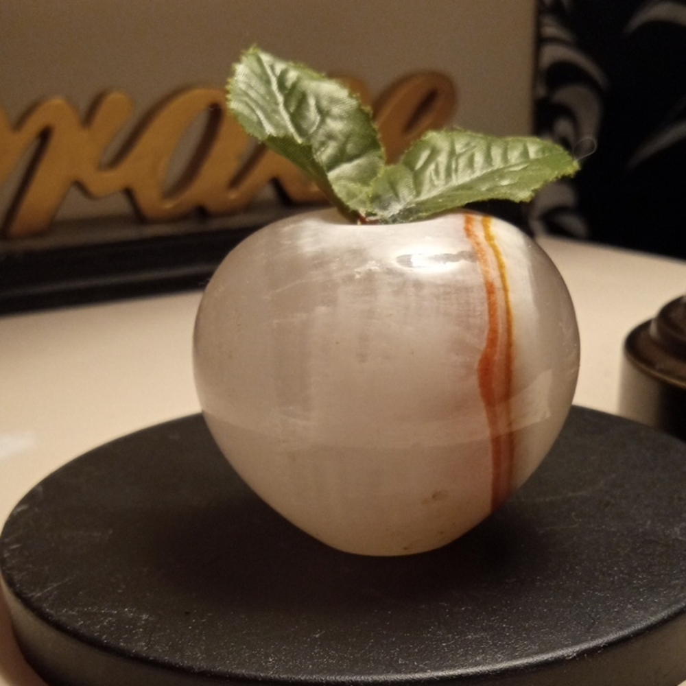 Agate Apple Carving With Beautiful Bands 🍎